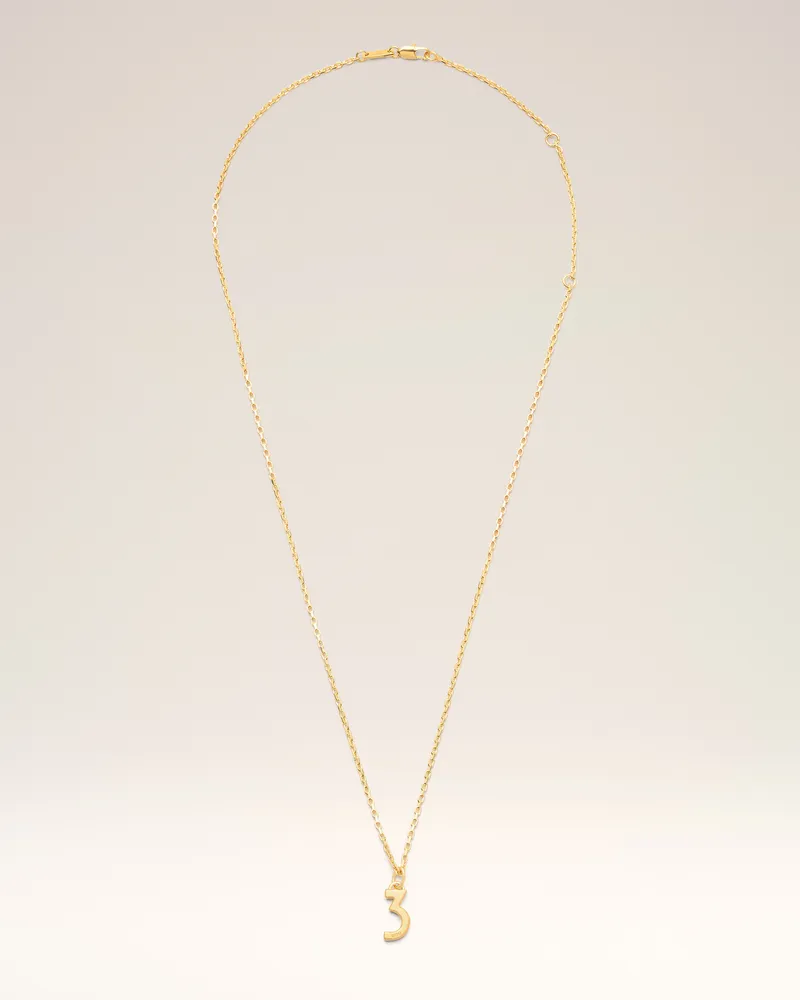 AMI Paris Halskette mit Anhänger „3“ aus gehämmertem goldfarbenem Messing Gelb Unisex Gold