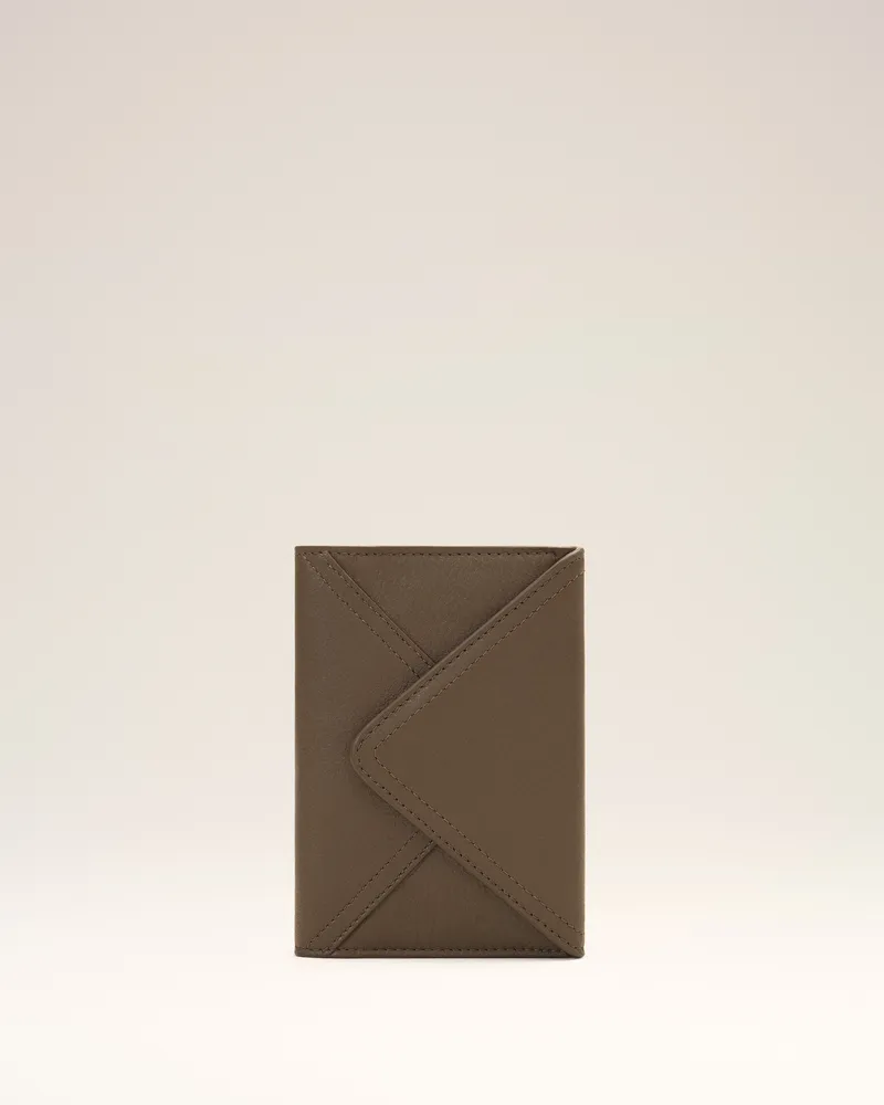 AMI Paris Etienne Umschlag-Passhülle aus braunem Taurillon-Leder Braun - Größe Unisex Trüffel