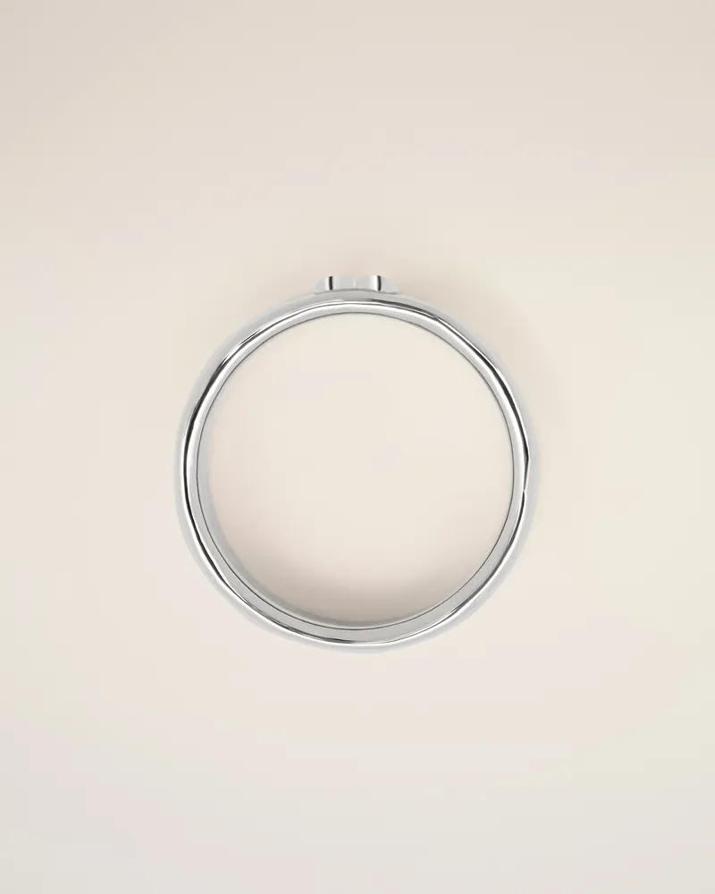 AMI Paris Ami de Coeur Ring aus silberfarbenem, gehämmertem Messing Grau Unisex Silber