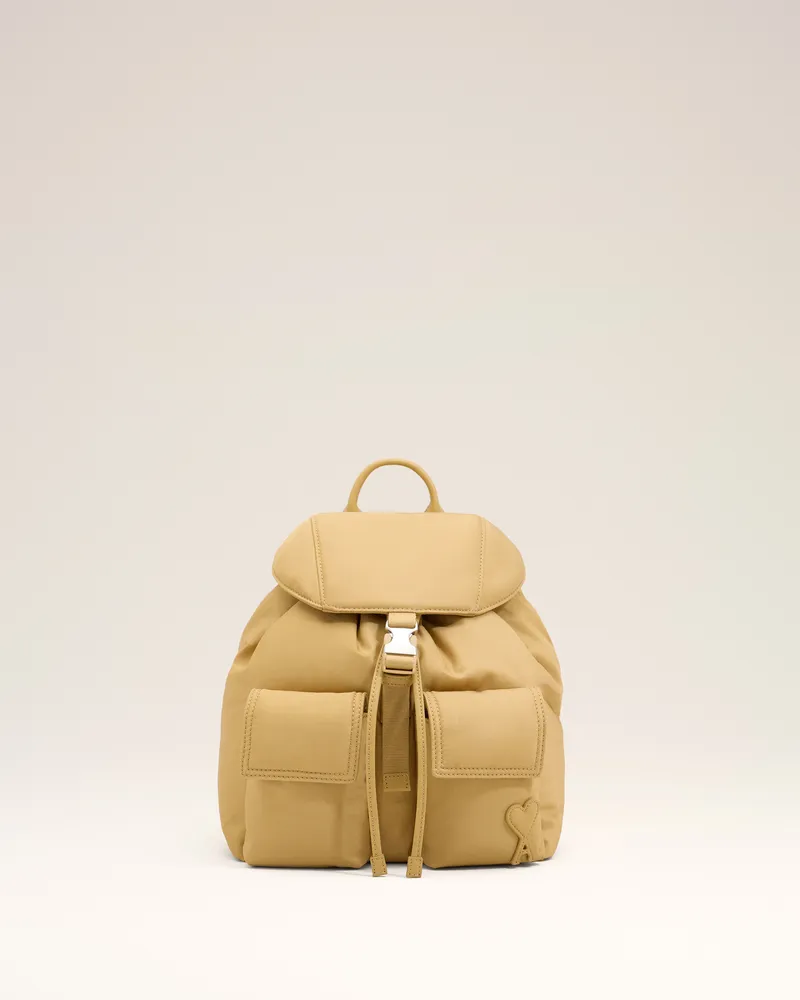AMI Paris Marcel Rucksack mit Überschlag aus beigem Nylon Beige Unisex Beige