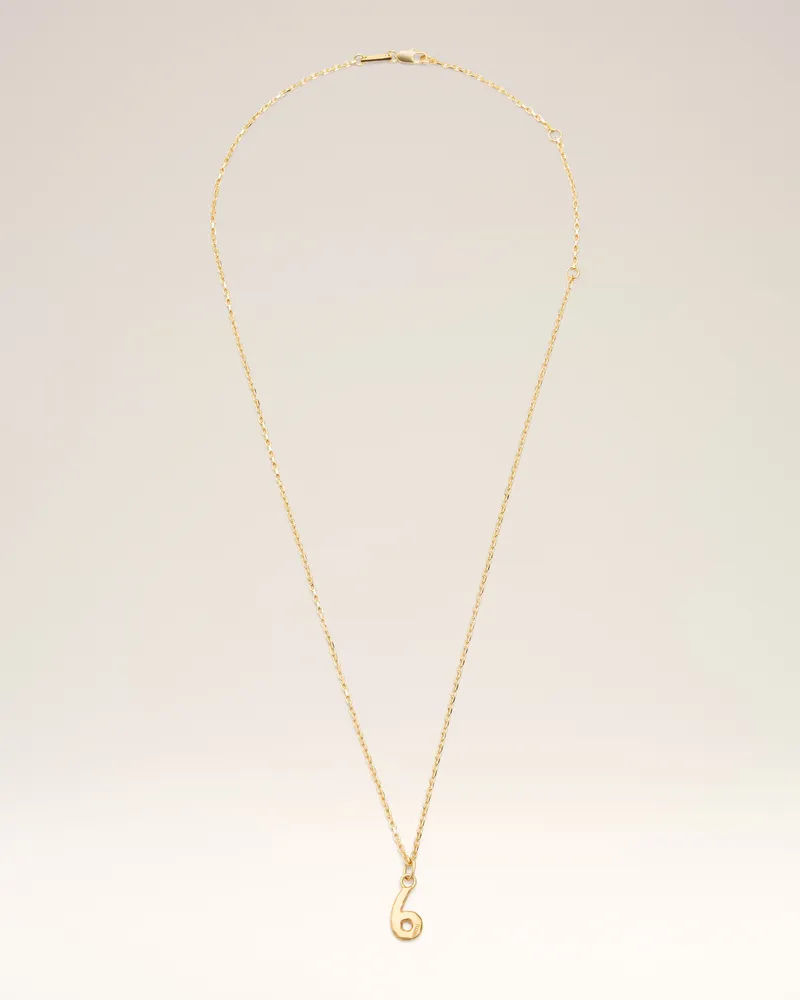 AMI Paris Halskette mit Anhänger „6“ aus gehämmertem goldfarbenem Messing Gelb Unisex Gold