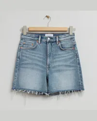 & Other Stories Jeansshorts mit Schmaler Passform Und Fransen - Blau Hellblau