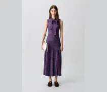 Langes fließendes Spitzenkleid