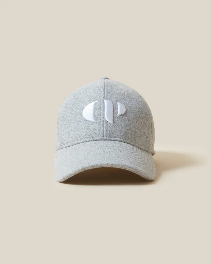 Claudie Pierlot Kappe mit Monogrammstickerei CP Hell-grau