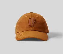 Kappe mit Monogrammstickerei aus Leder