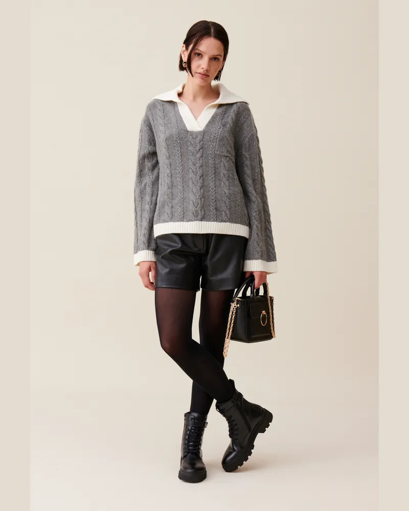 Claudie Pierlot Gedrehter Pulli mit Polokragen Hell-grau
