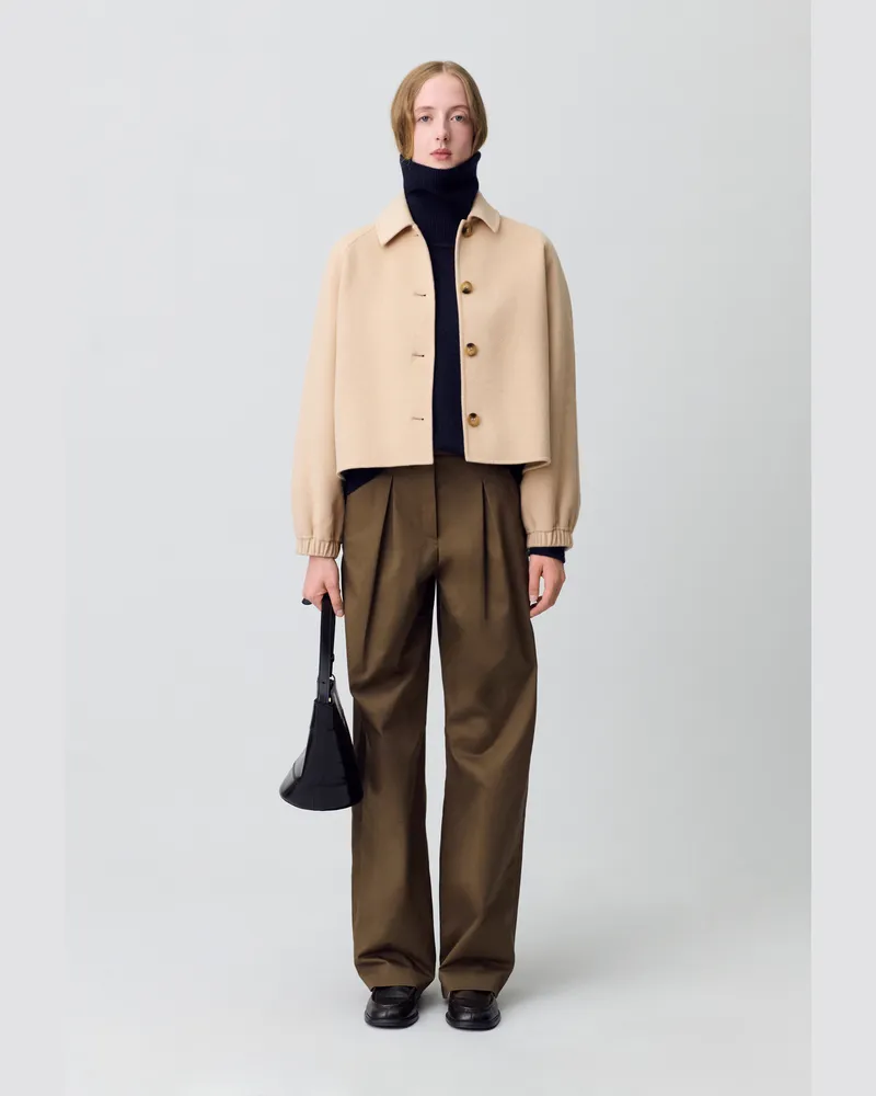 Claudie Pierlot Kurze Jacke mit Hemdkragen Beige