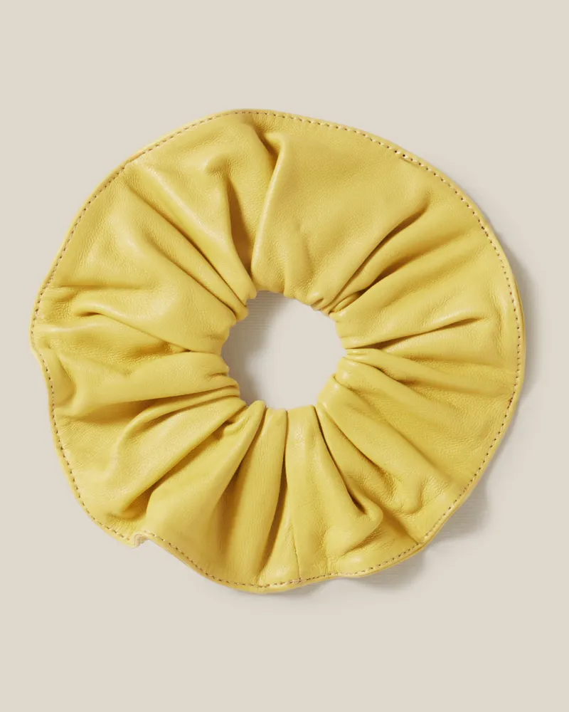Claudie Pierlot Leder-Scrunchie mit Ziernaht Gelb