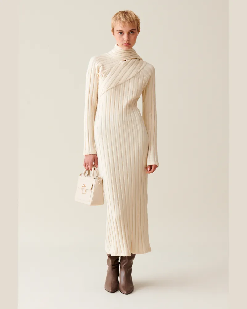 Claudie Pierlot Langes Strickkleid mit Bindeschal Elfenbein