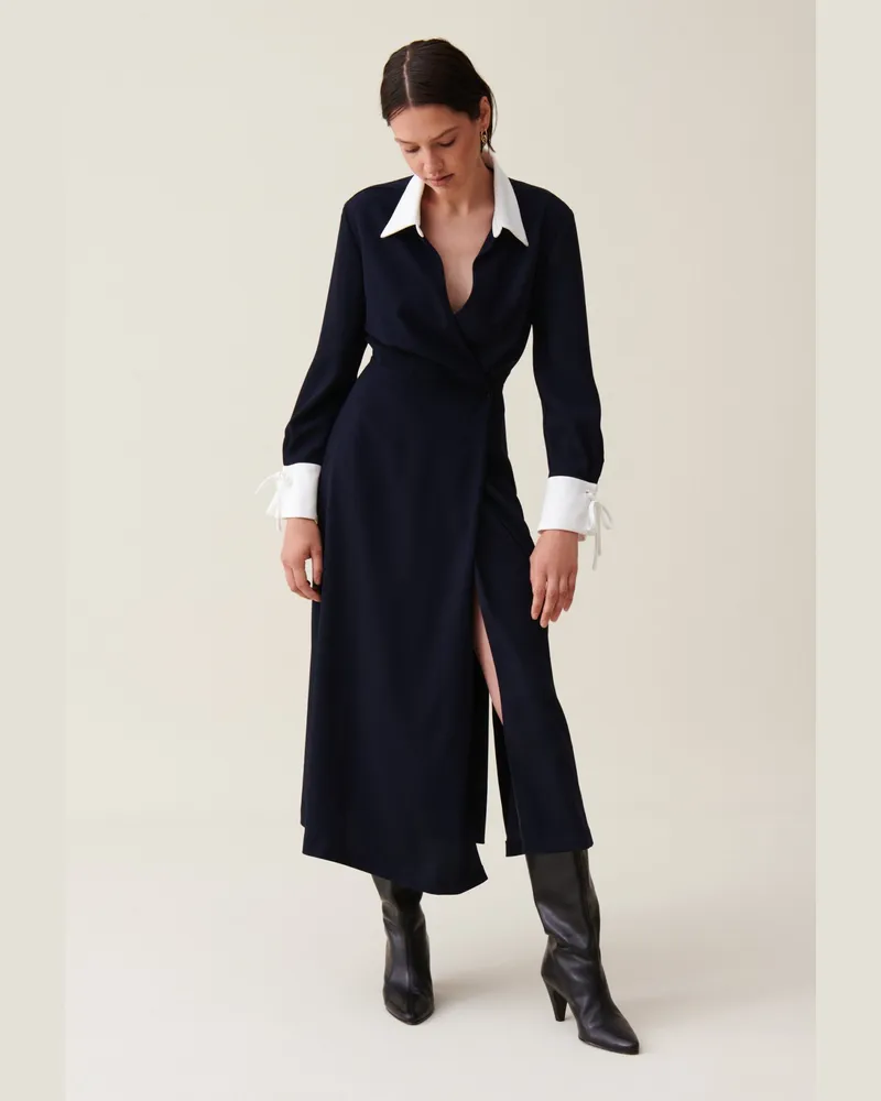 Claudie Pierlot Marineblaues langes Wickelkleid Zweifarbig