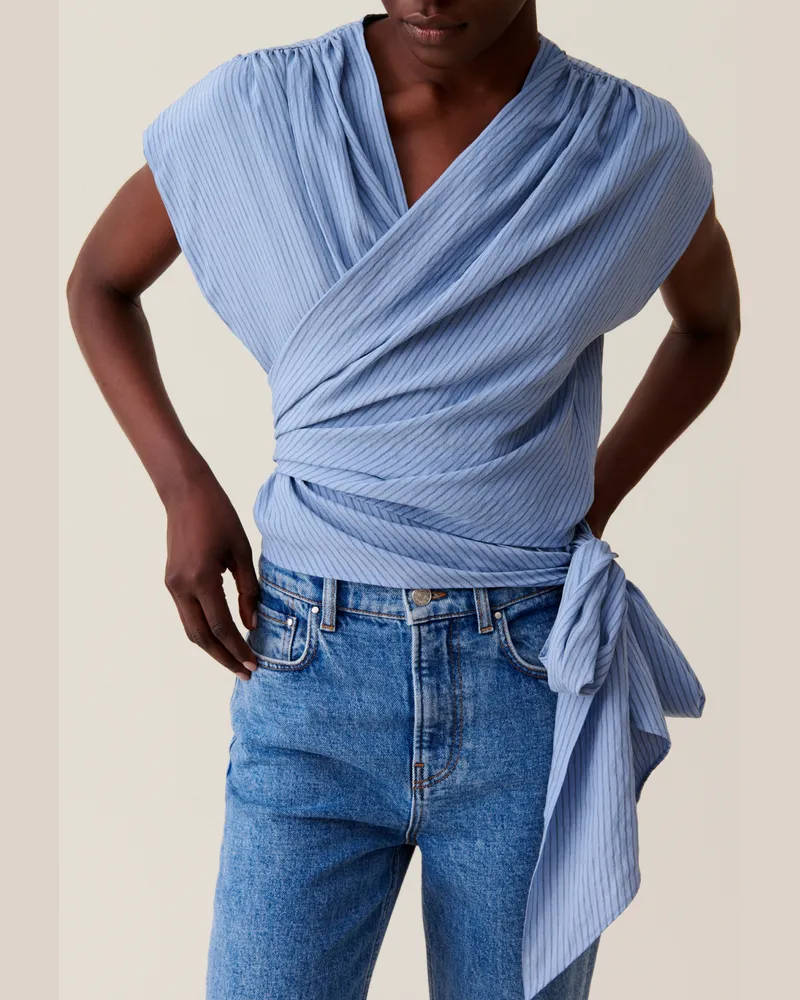 Claudie Pierlot Gestreifte Wickelbluse Himmel-blau