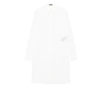 Ann Demeulemester Gabi Langes Entspannungshemd auf dem Rücken drapiert