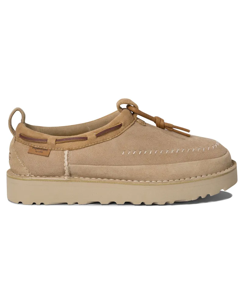 UGG Turnschuhe und anziehen Beige