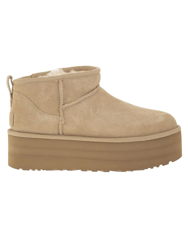 UGG Ultra Mini Classic Stiefel mit Plateau Sand