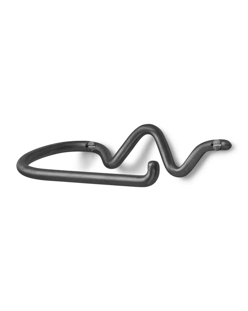 ferm LIVING Toilettenpapierhalter Curvature - Schwarz - Patiniertes Messing - Designer Trine Andersen Schwarz