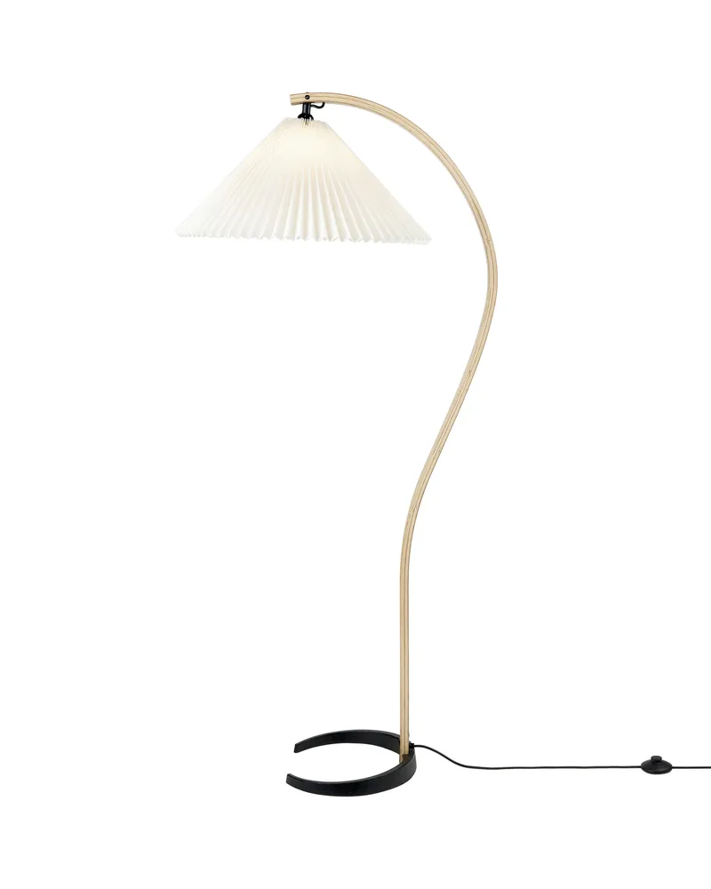 Gubi Stehleuchte Timberline - Weiß - Birke - Designer Mads Caprani 