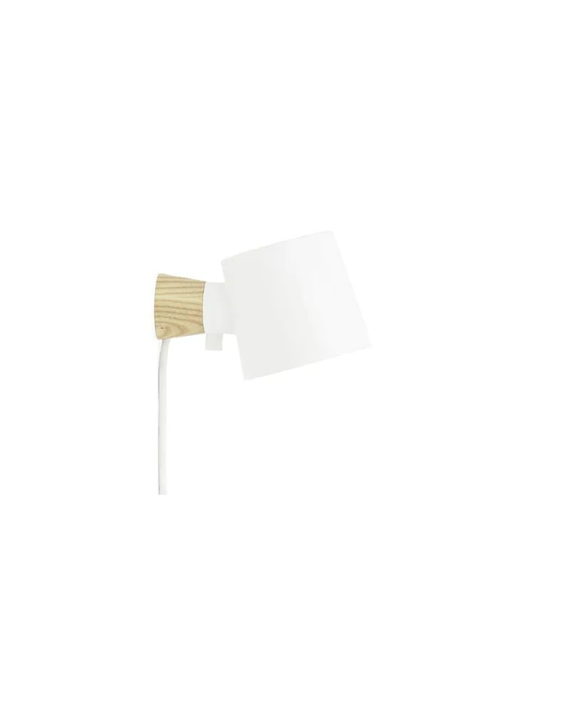 Normann Copenhagen Drehbare Wandleuchte Rise - Holz natur - Esche massiv - Designer Marianne Andersen 