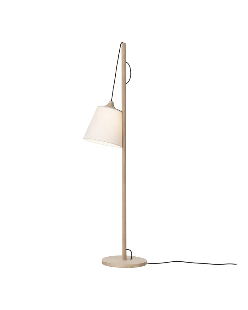 Muuto Stehleuchte - Holz natur - Kunststoff mit Stoff bezogen - Designer Whatswhat 