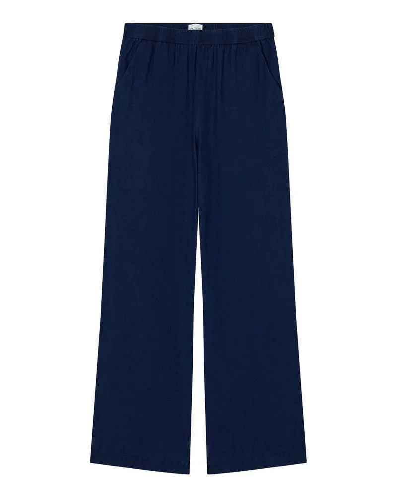 Closed Winona Blau