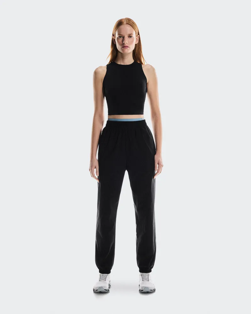 ON Studio Crop Black