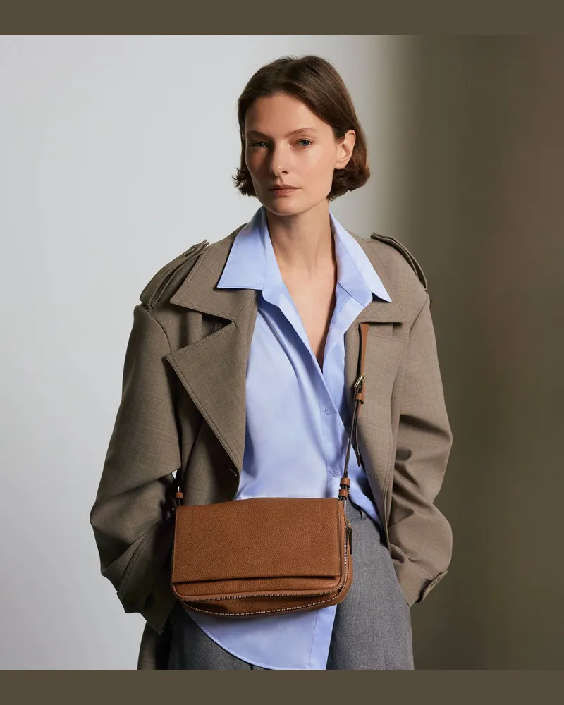 Le Tanneur Kleine Umhängetasche Aurore aus genarbtem Leder Brown