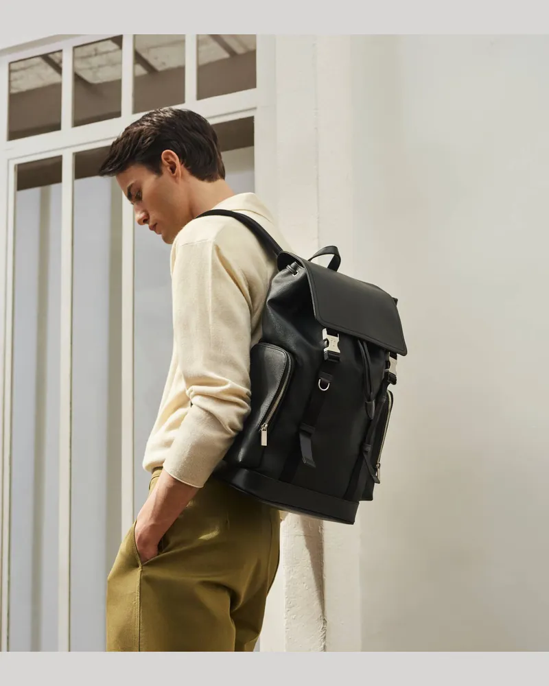Le Tanneur Rucksack Maurice aus beschichtetem Canvas mit Klappe Schwarz