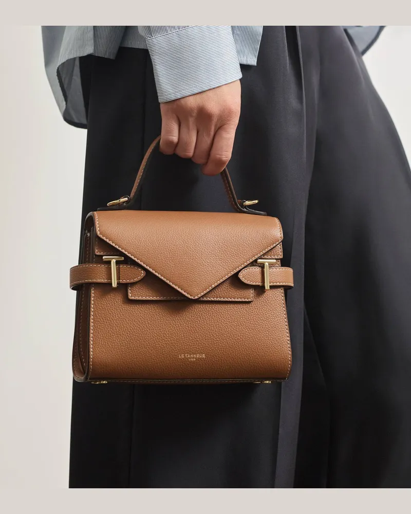 Le Tanneur Kleine Handtasche Emilie aus genarbtem Leder mit Doppelklappe Tan