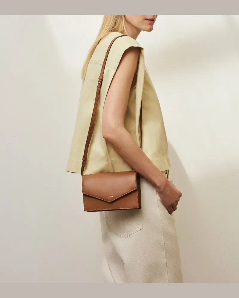 Le Tanneur Clutch-Tasche mit Schulterriemen aus Glattleder Tan