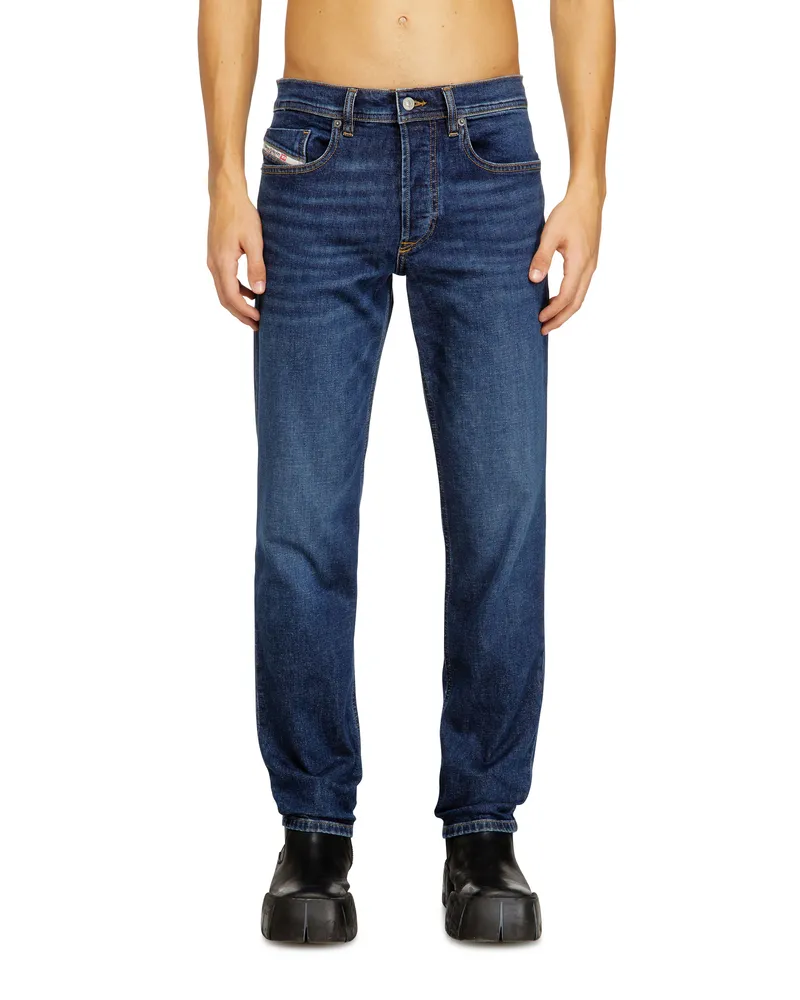 Diesel Regular Jeans Regular Waist 2023 D-Finitive, Mittelblau, Knopfverschluss Blau