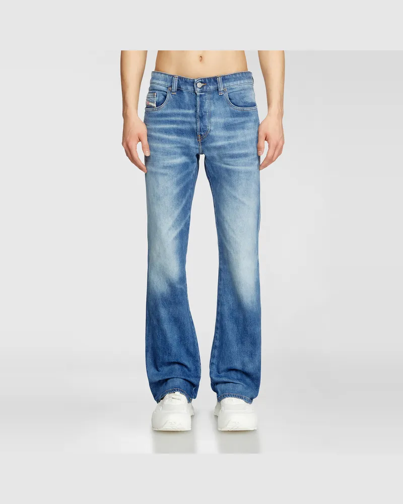 Diesel Bootcut Jeans Regular Waist 1998 D-Buck, Mittelblau, Knopfverschluss Blau