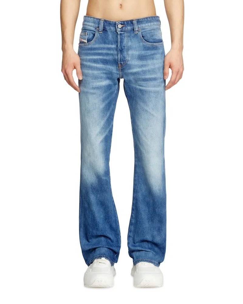 Diesel Bootcut Jeans Regular Waist 1998 D-Buck, Mittelblau, Knopfverschluss Blau