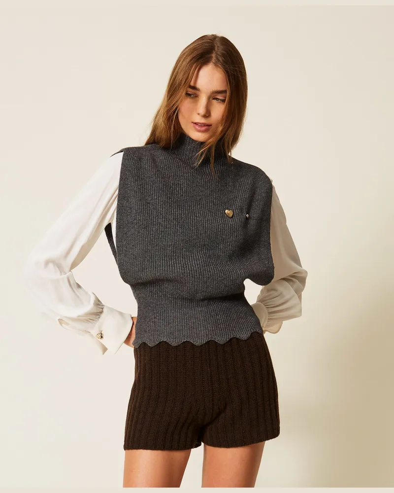 Twin-Set Top aus Wollmischung mit Brosche Meliertes