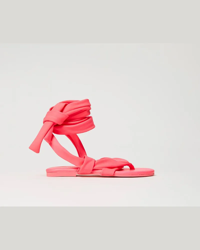 Actitude by Twinset Schuhe - Flache Sandale mit überkreuzten Bindebändern, „Bright Coral"-Fuchsia, Größe „bright