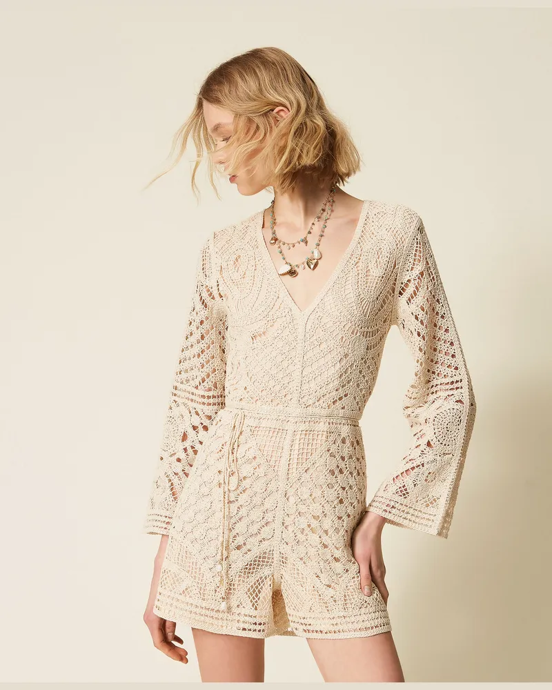 Twin-Set Kleider - Kurzer Jumpsuit im Häkeldessin mit Gürtel, Weiß Vanille, Baumwolle, Größe Weiß