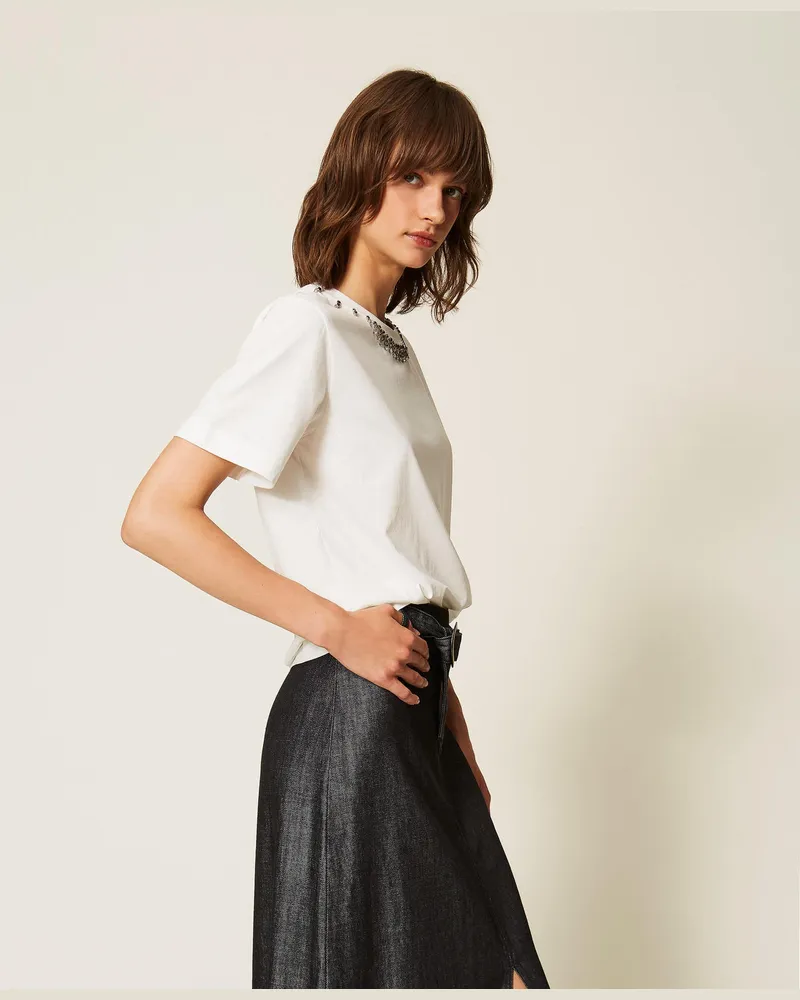Actitude by Twinset Eng geschnittenes T-Shirt mit Stickmotiv Mattweiß