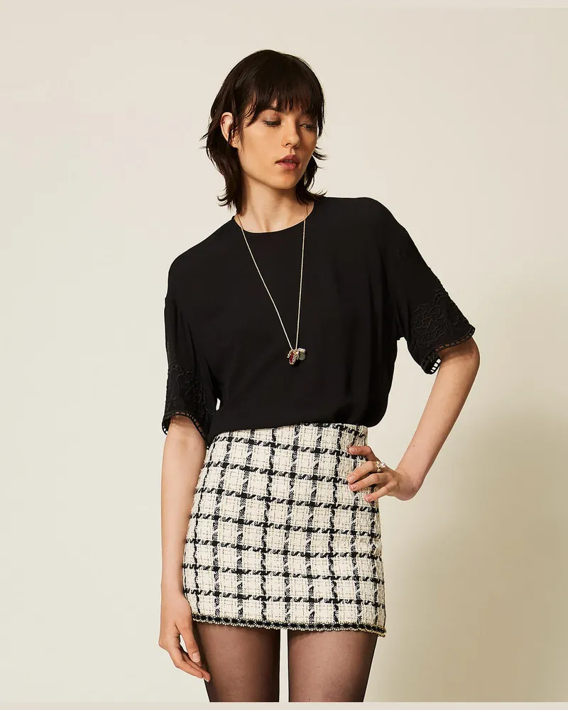 Twin-Set Bluse aus Crêpe de Chine mit Stickmotiv und Bogenkante Schwarz