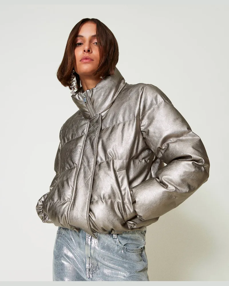 Actitude by Twinset Jacken und Outerwear - Kurze Metallic-Steppjacke, Metallic-Zinn, Lederoptik, Größe Metallic-zinn