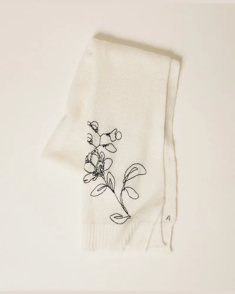 Actitude by Twinset Strickschal mit floralem Stickmotiv Schneeweiß