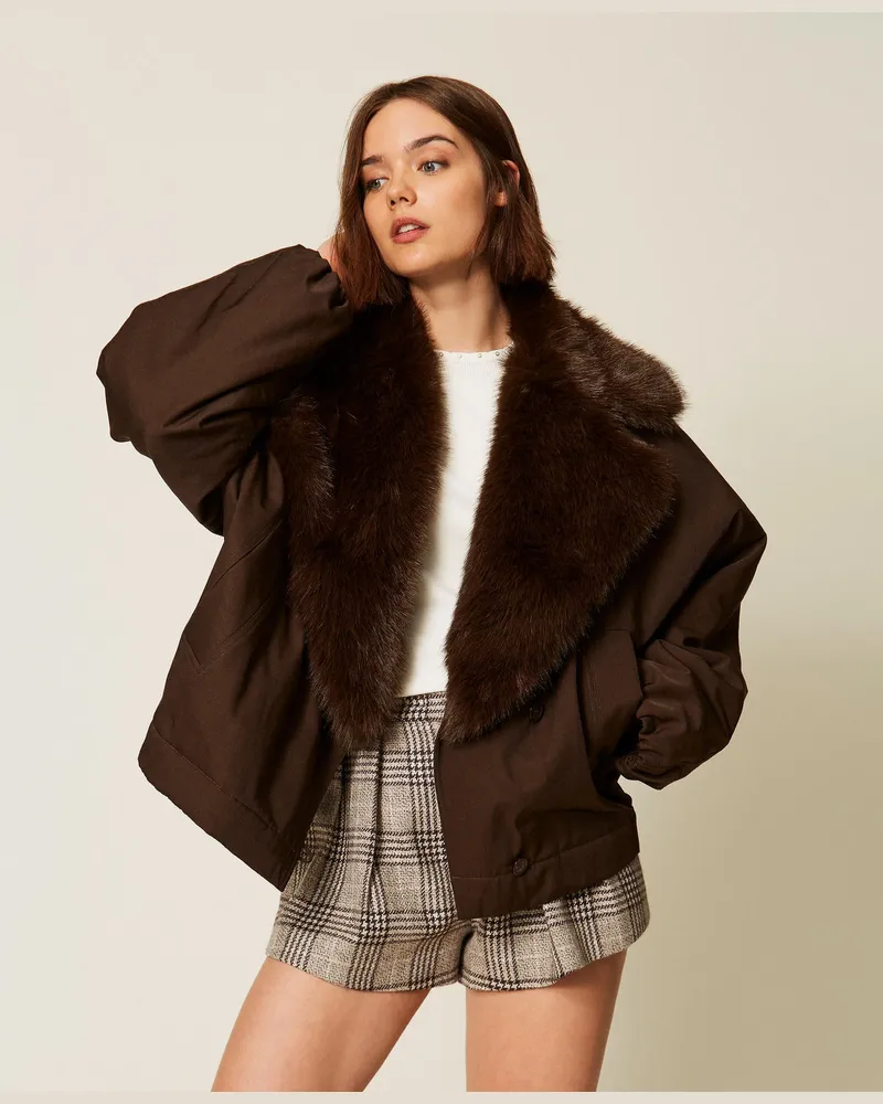 Twin-Set Jacke aus Gabardine mit Kunstpelzkragen Darkness