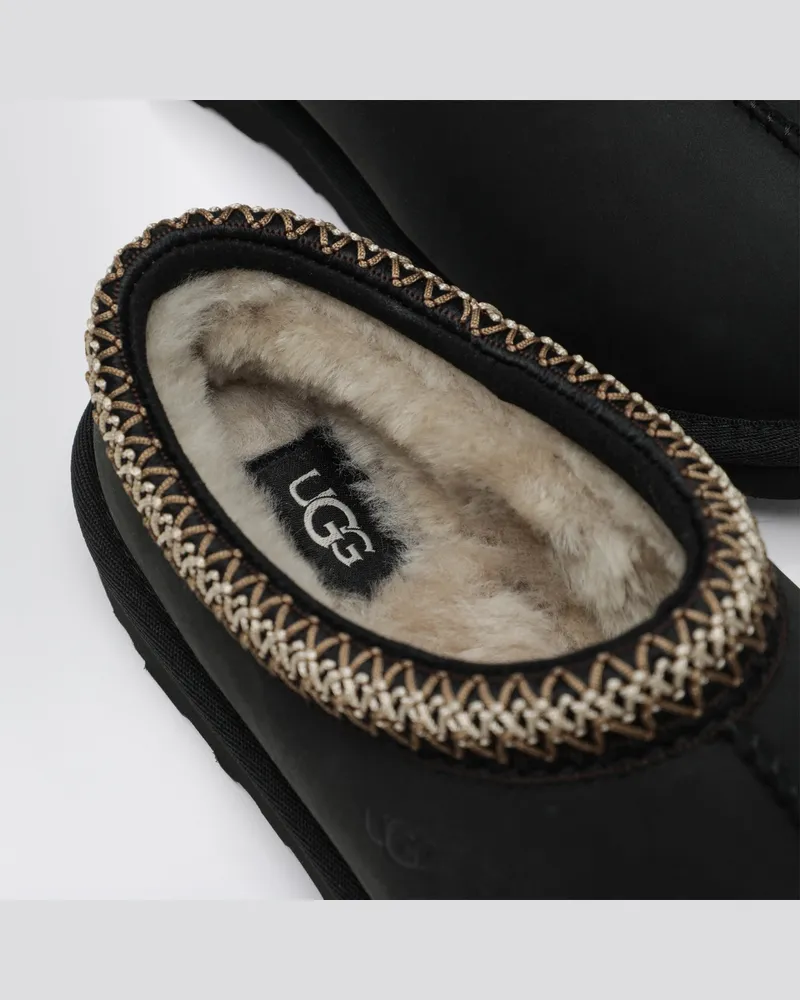 UGG Tasman Nubuck Slip-ons in Schwarz Black