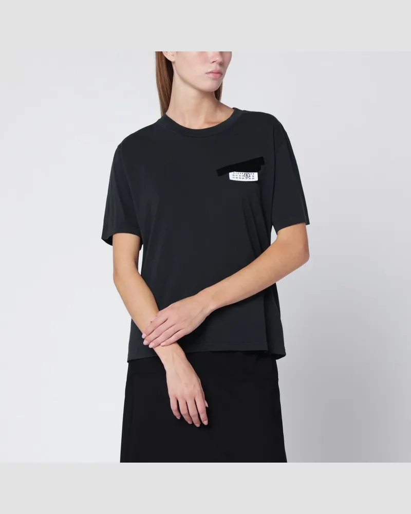 Maison Margiela Schwarzes T-Shirt mit Numeric-Patch und Tape-Detail Schwarz