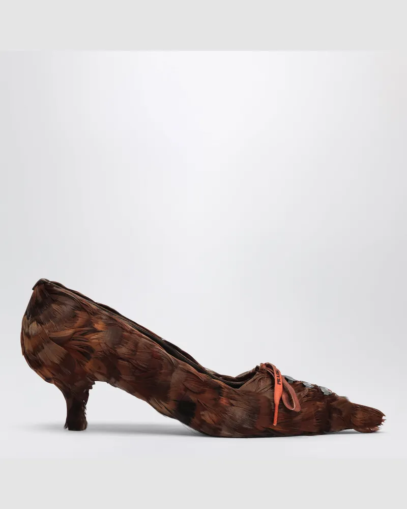 Prada Pumps aus Satin in Kaffeefarbe mit Federn verziert Brown
