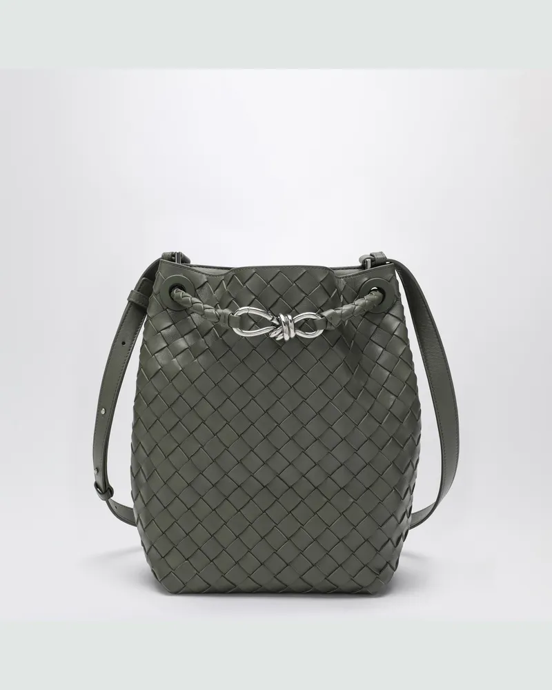 Bottega Veneta Kleine Andiamo Bucket Tasche in Pickle Intrecciato 