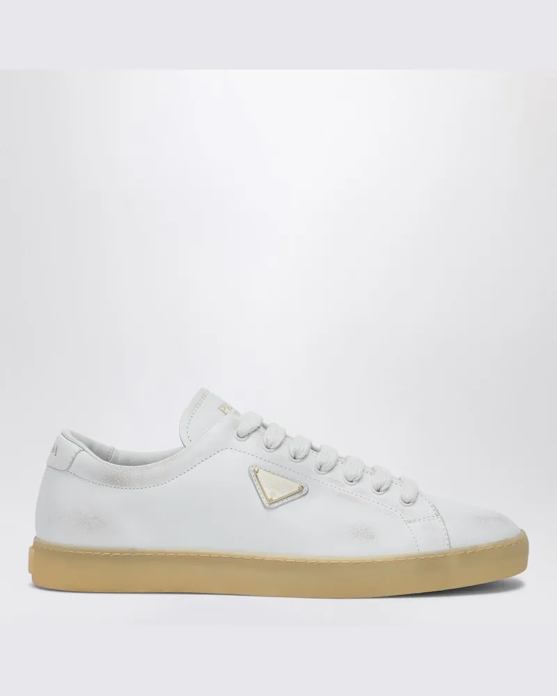 Prada Weiße Sneakers mit Abnutzungseffekt Weiß