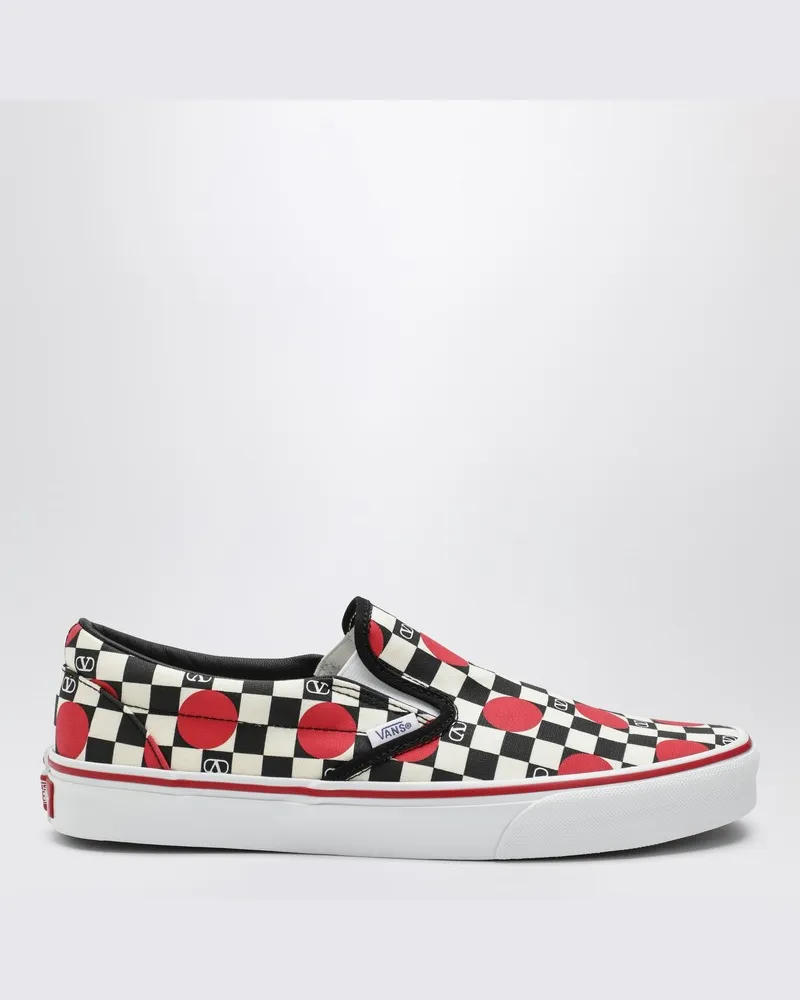 Valentino Garavani Slip-On Sneaker in Schwarz/Rot mit VLogo-Checkerboard-Print und Tupfen-Detail Mehrfarbig