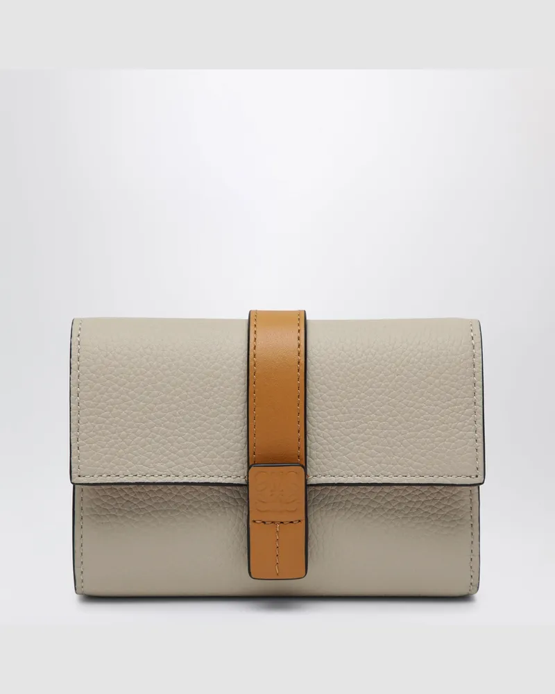 Loewe Kleine vertikale Geldbörse aus genarbtem Leder in Hellhafer / Honig Beige