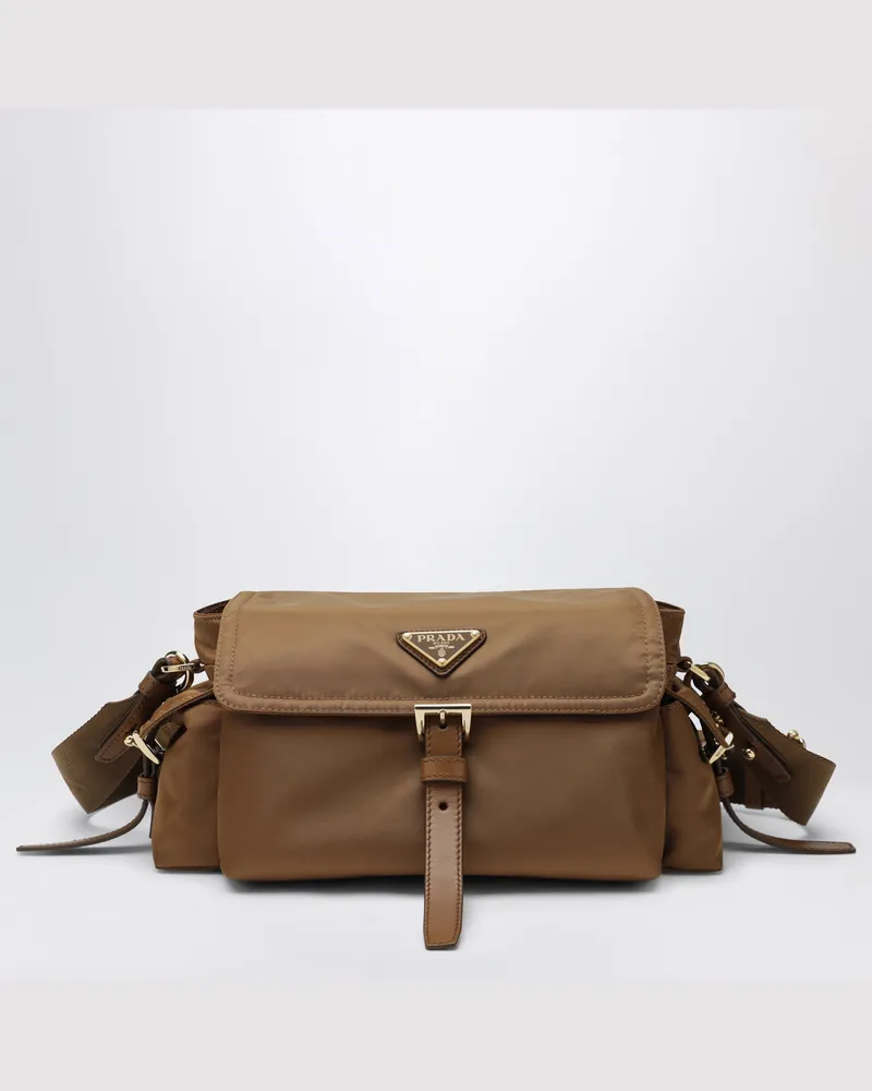 Prada Explore Medium Tasche aus Re-Nylon in Brandy Brown