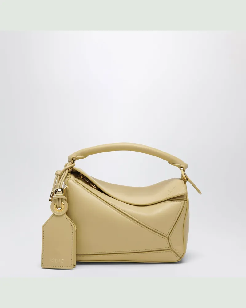 Loewe Puzzle Featherlight Tasche aus butterfarbenem Nappaleder Beige