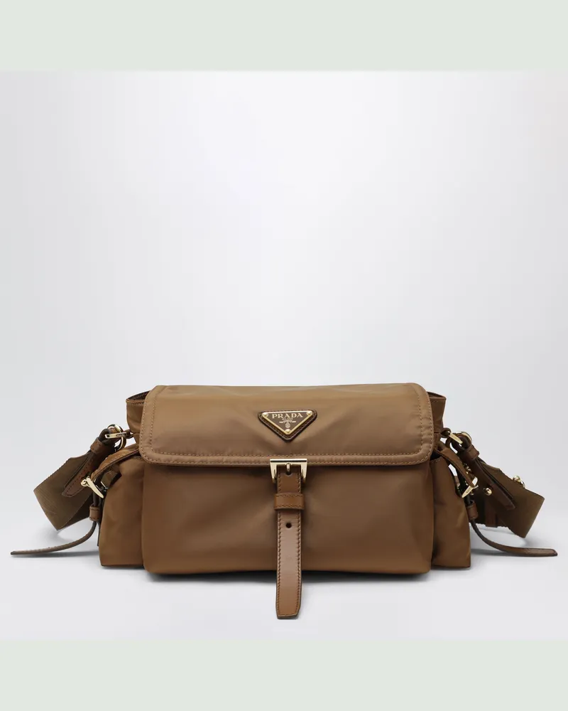 Prada Explore Medium Tasche aus Re-Nylon in Brandy Brown