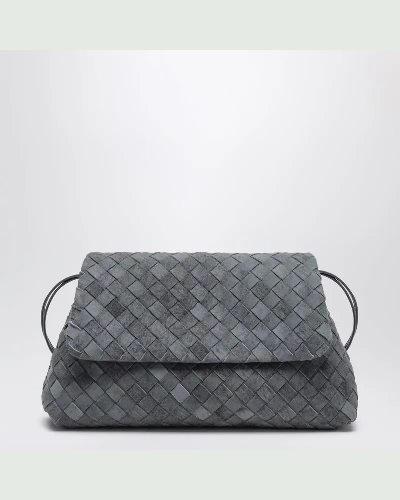 Bottega Veneta Pochette Giorno aus geflochtenem Veloursleder in Indigo Light